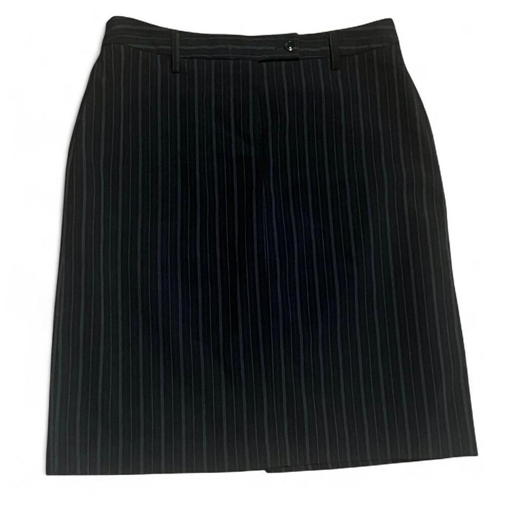 Black & dark grey Y2K pinstripe skirt with back pockets, zipper/ button closure